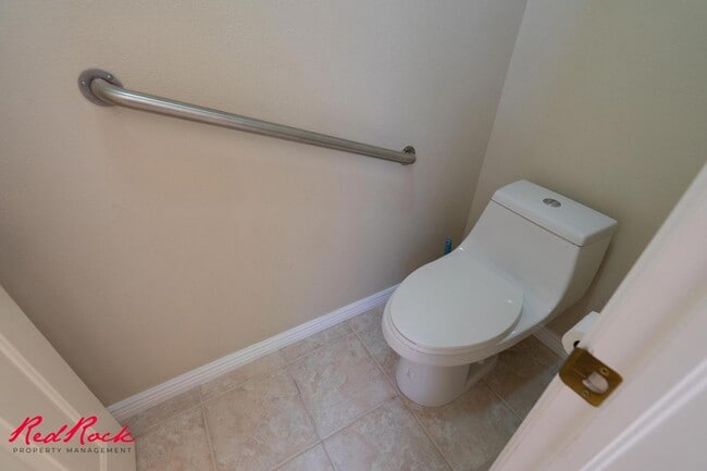 Building Photo - Comfortable 3-bedroom Home. Small Dog Frie...