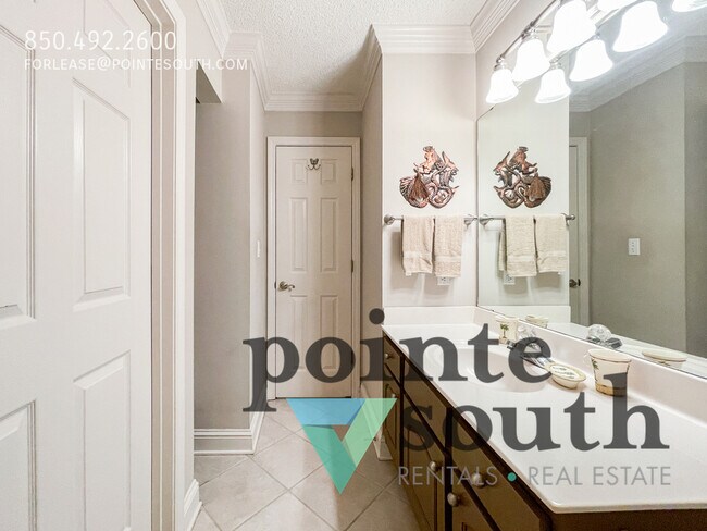 Building Photo - 13500 Sandy Key Dr