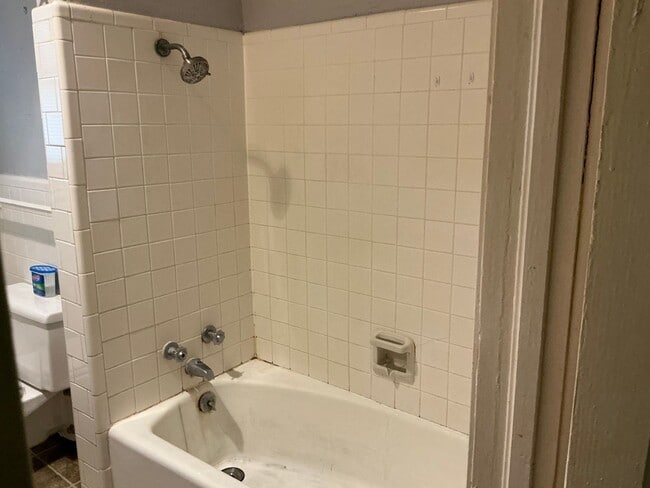 Building Photo - 623 N Nicholls St