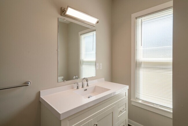 Building Photo - 258 Quimby St NE