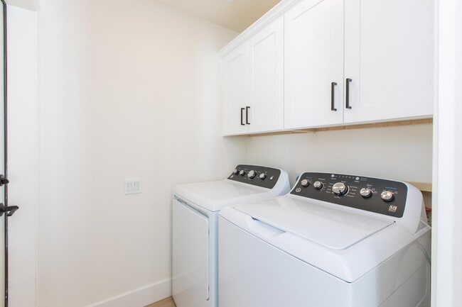 Building Photo - 23554 N 73rd Pl