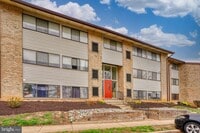 Building Photo - 140 Royal Oak Dr