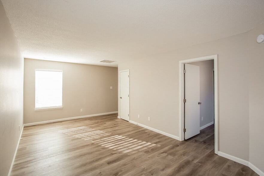 Building Photo - 6762 Kinnerton Dr
