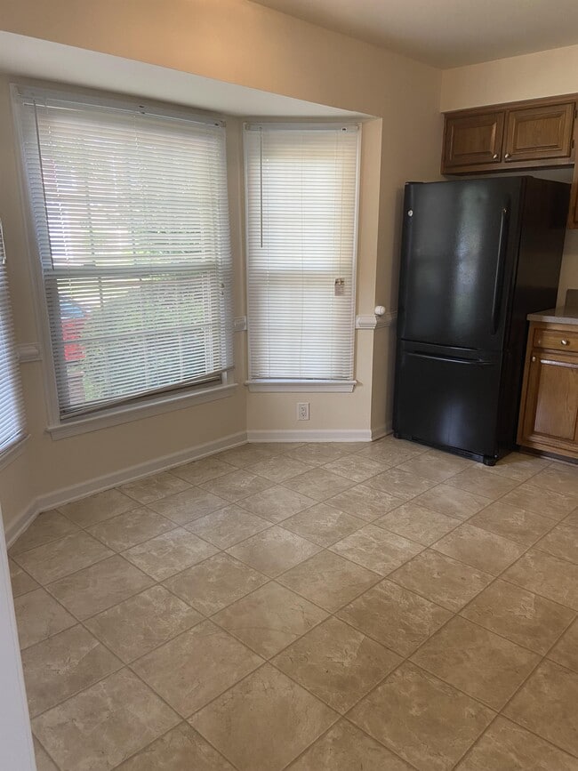 Building Photo - 1020 Colonial Meadows Way