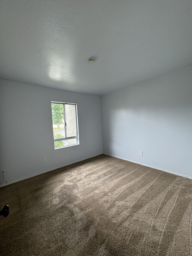Building Photo - 440 Parkside Dr