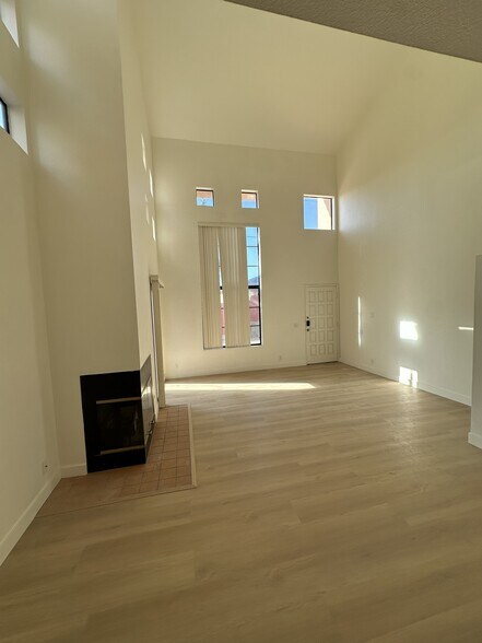 Building Photo - 2336 Walmar Ln