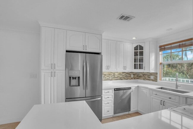 Building Photo - 705 Mainsail Cir