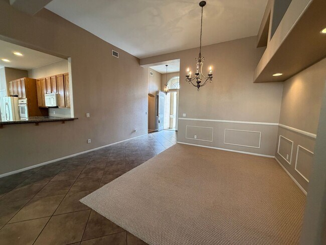 Building Photo - Spacious 4 bedroom