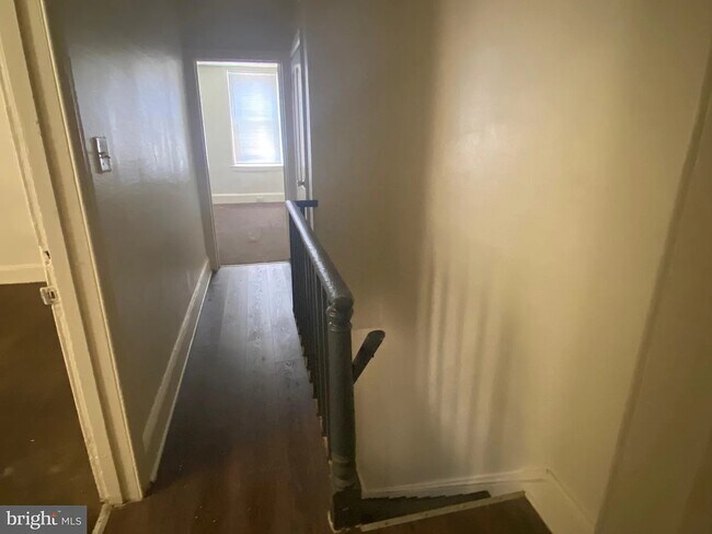 Building Photo - 1857 E Lippincott St