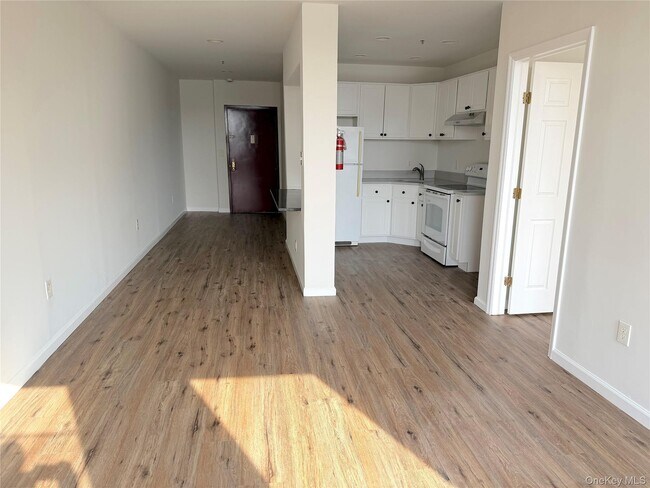 Building Photo - 315 Main St