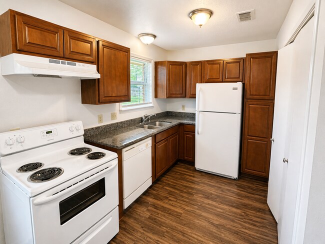 Building Photo - AVAILABLE NOW; APPLY TODAY ON OUR WEBSITE!!