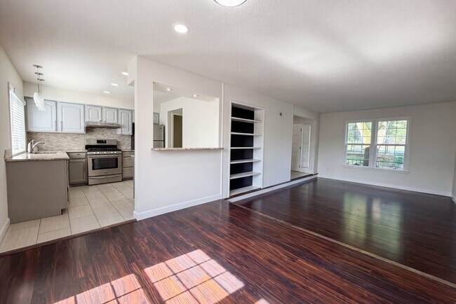 Building Photo - 13451 Land O Woods Dr