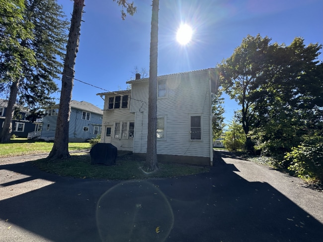 Building Photo - 739 Bloom Rd