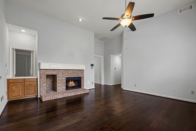 Building Photo - 10331 Millridge N Dr
