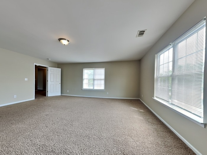 Building Photo - 640 Cliffs Inn Circle