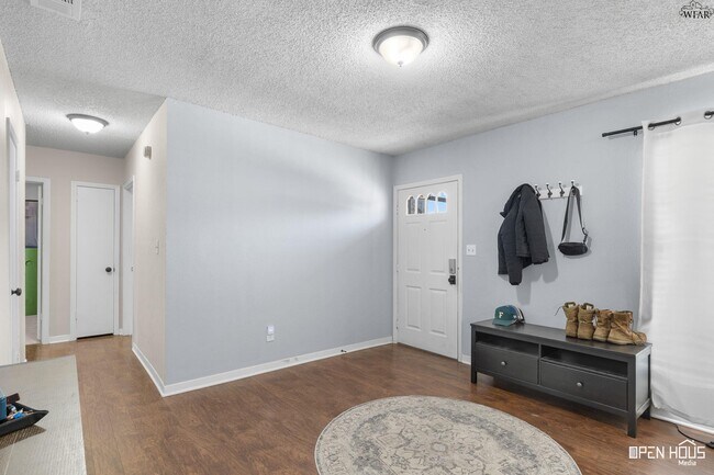 Building Photo - 2810 Fleming Rd