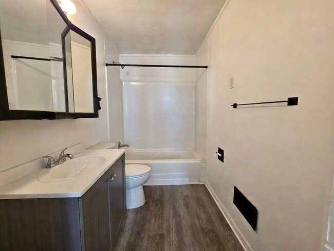 Building Photo - 1801 N Wisconsin St