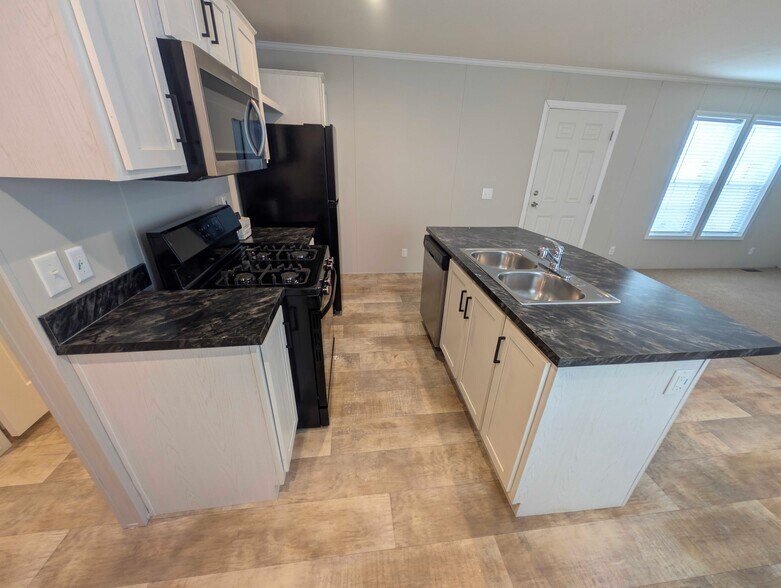 Building Photo - 15868 Marentette Dr
