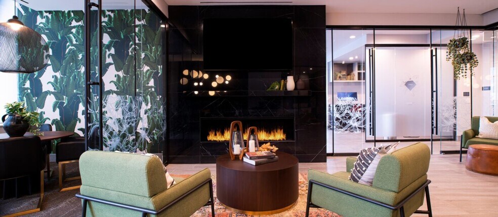 Building Photo - 300 W Hill St