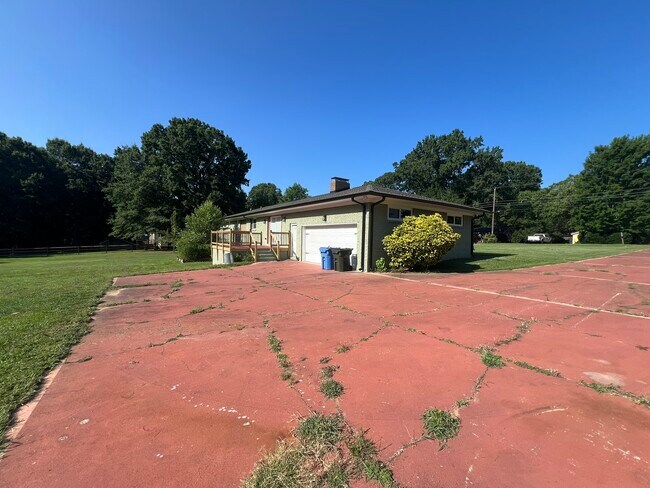 Building Photo - 11405 Cresthill Dr