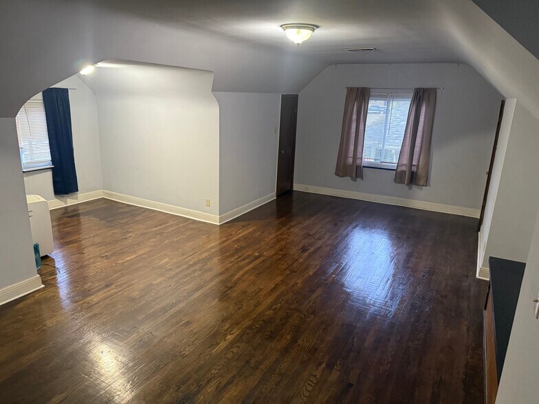 Building Photo - 105 Forest Ave