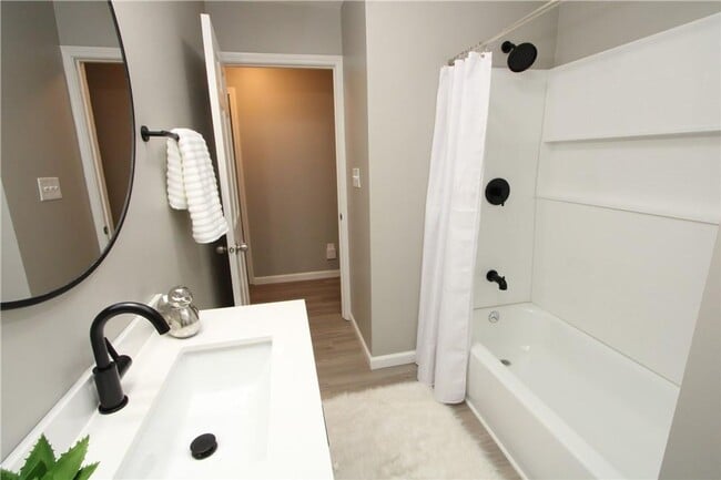 Building Photo - For Rent fully renovated 3BD 2BA Ranch home in Carmel, IN