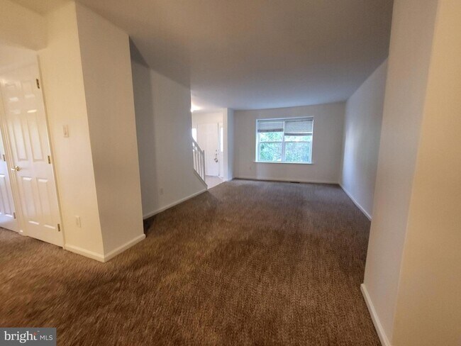 Building Photo - 284 Flagstone Rd