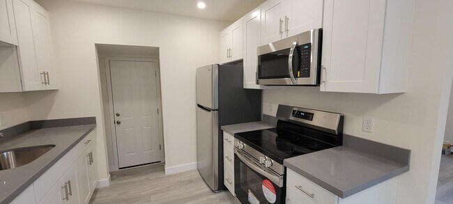 Building Photo - 1 Bedroom 1 Bath Cottage