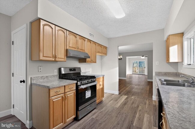 Building Photo - 32 Rosewood Rd