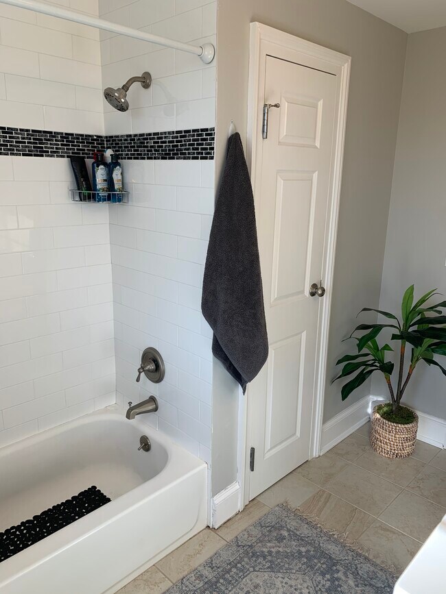 Building Photo - 71 Osborne Ave