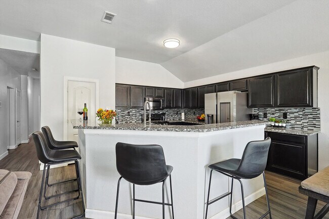 Building Photo - 521 E Robin Ct