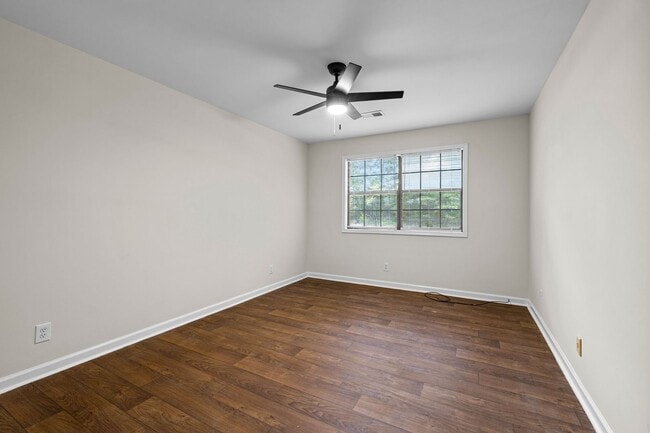 Building Photo - 129 Valleywood Rd