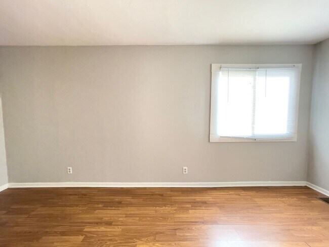 Building Photo - PRELEASING for AUGUST! Pet-Friendly 4BR Walk to Ball State