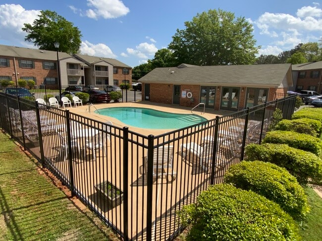 Building Photo - Eastdale Oaks