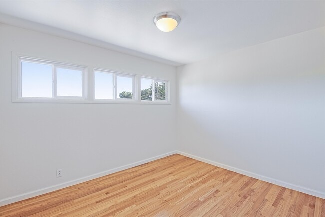 Building Photo - 2280 Rollingwood Dr