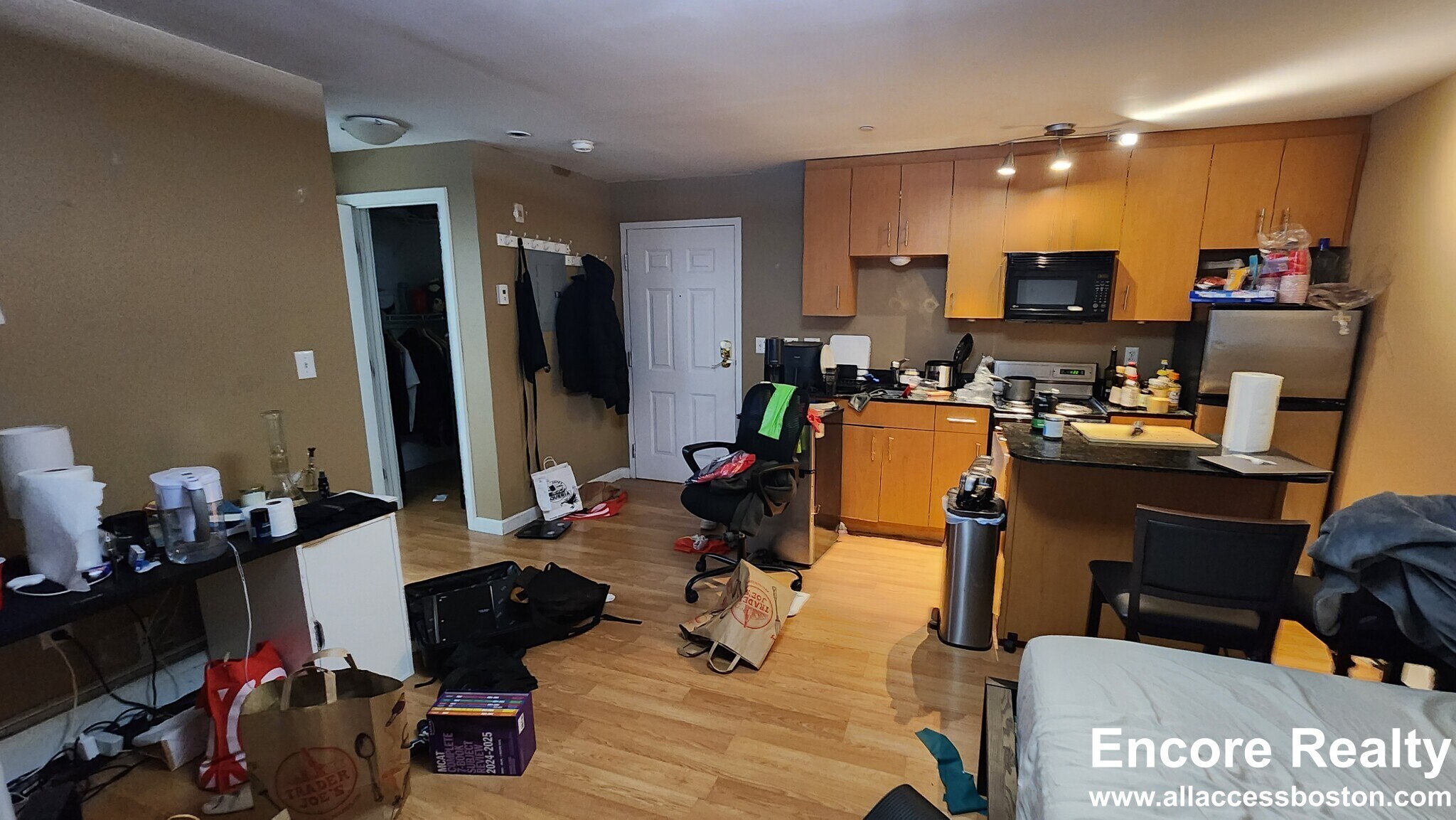 Building Photo - 462 Park Dr