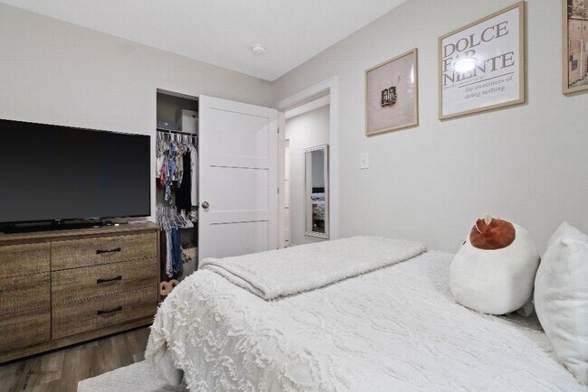 Building Photo - 1709 W State St