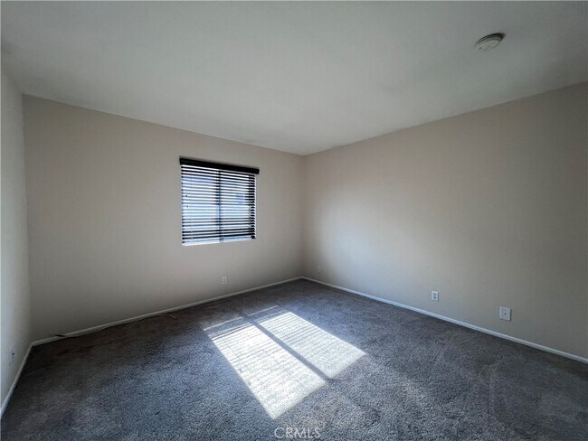 Building Photo - 11254 Oxnard St