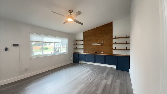 Building Photo - 212 Waverly Dr