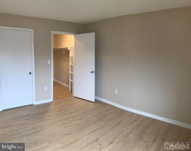 Building Photo - 4811 Ravens Crest Dr