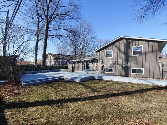Building Photo - Split level home with updates in Amherst S...