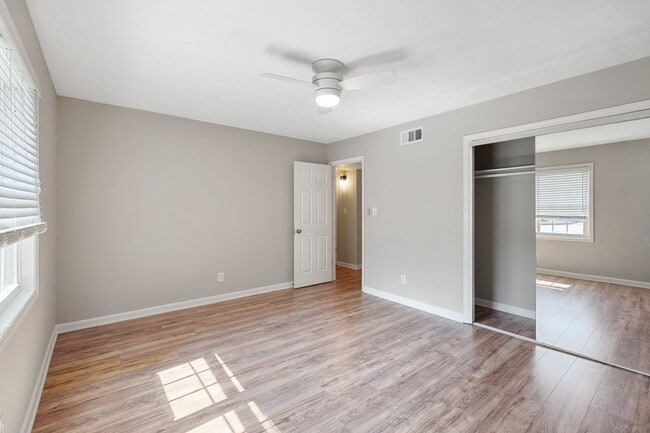 Building Photo - 325 Winding River Dr