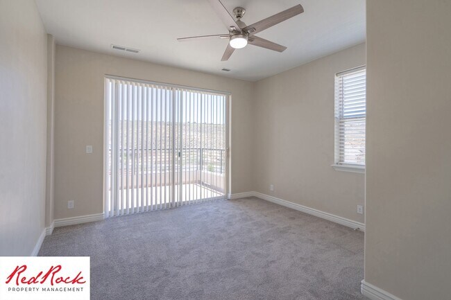 Building Photo - Stunning 4 Bedroom Home. Dog friendly!