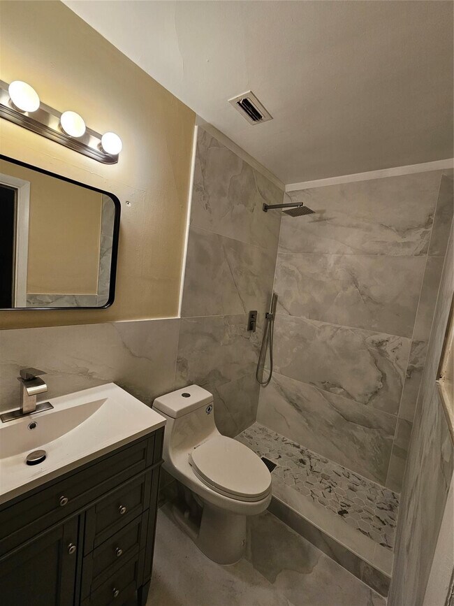 Building Photo - 7621 NW 74th Terrace