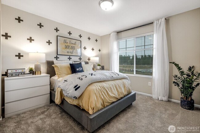 Building Photo - Beautiful 5-bedroom, 3-bath home offering 2,648 sq ft of comfortable living space on an east-faci...