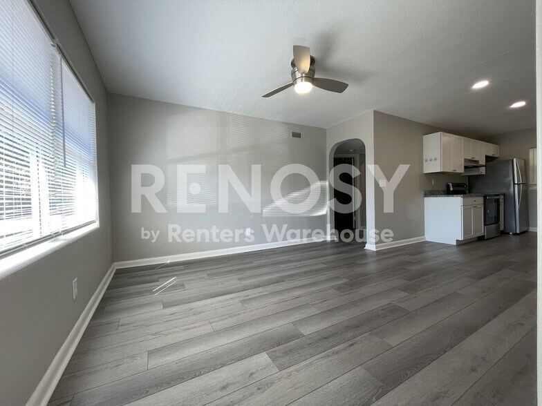 Building Photo - 310 S Arcturas Ave