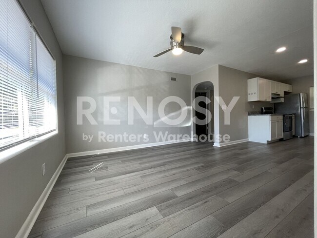 Building Photo - Freshly Renovated 2 Bed/1 Bath Apartment in Clearwater