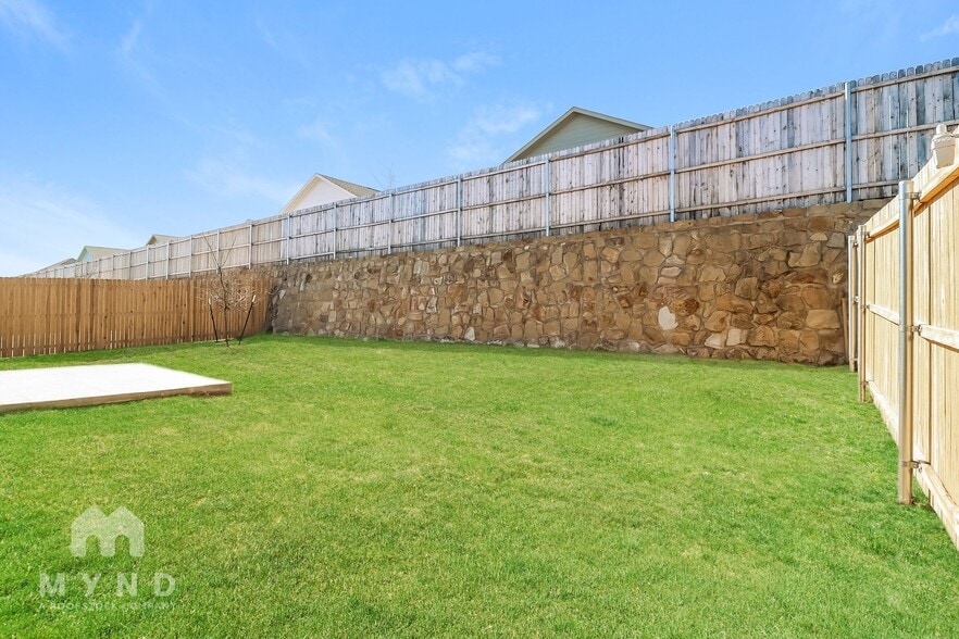 Building Photo - 2752 Ctr Crk Ln