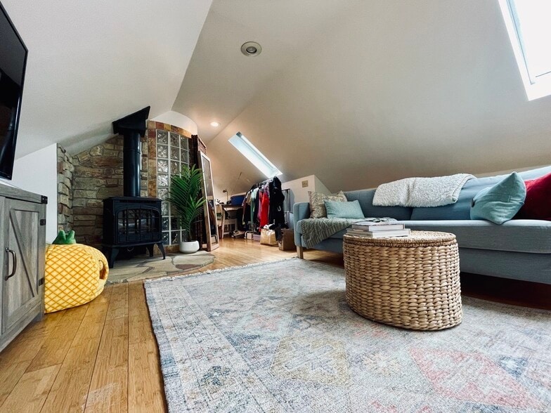 Building Photo - 1701 Taylor St NE