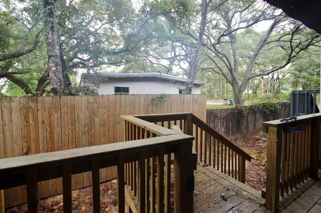 Building Photo - 200 White St